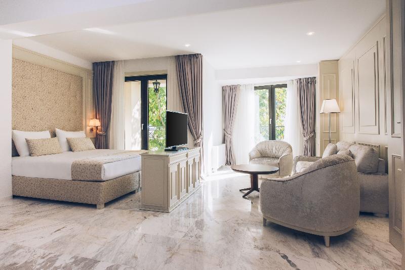 سوییت جونیور, Iberostar Waves Slavija