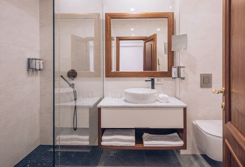 سوییت جونیور, Iberostar Waves Slavija