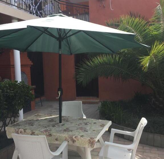 اتاق استاندارد چهار تخته, Nikas Guest House