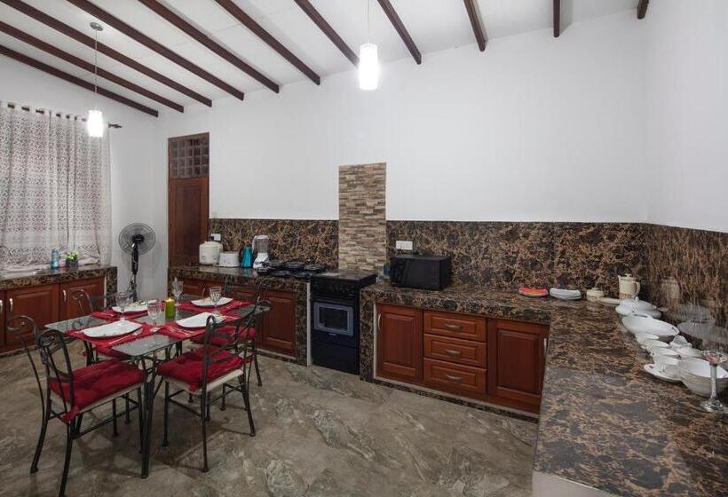 Номер Deluxe Кровать Кинг, Castle Colombo