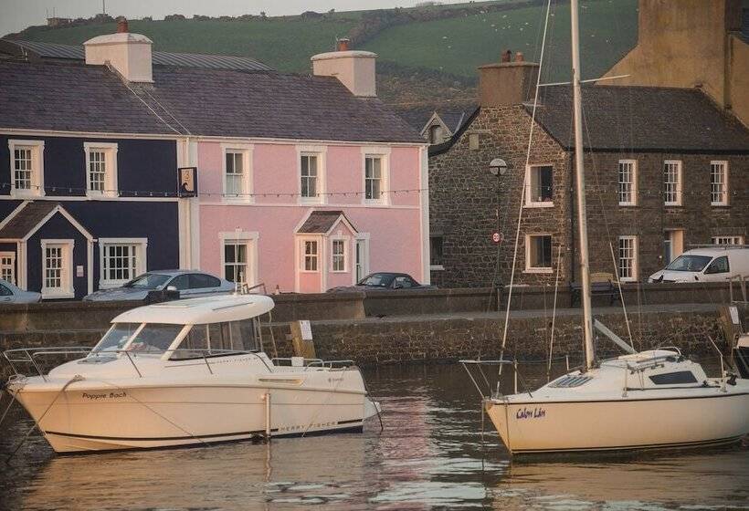 Хижина, Harbourmaster