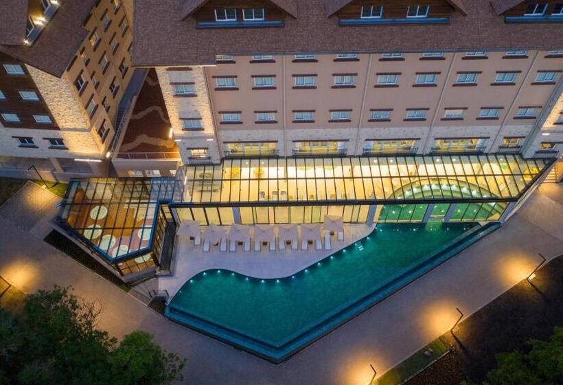 Номер Стандарт Вид на Бассейн, Wyndham Gramado Termas Resort & Spa