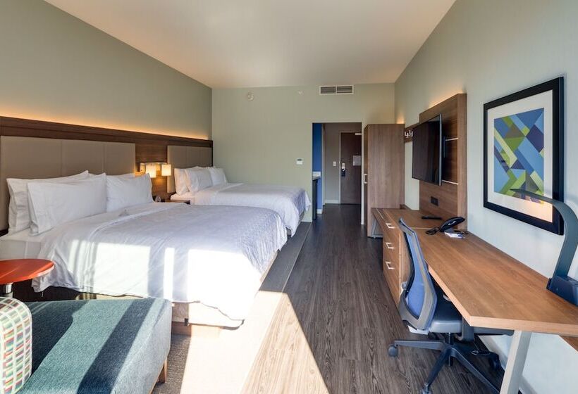 带2个双人床的标准工作室, Holiday Inn Express & Suites   Charlotte   South End, An Ihg