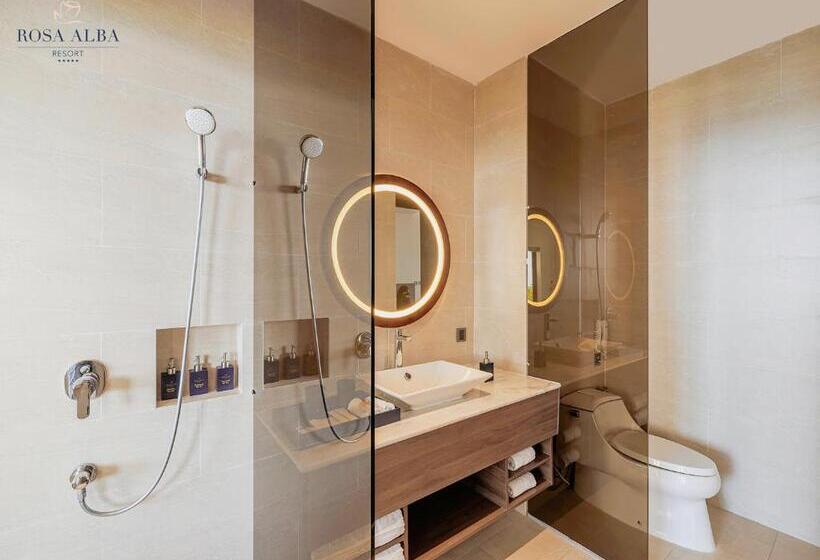 سوییت با چشم‌انداز دریا, Rosa Alba Resort & Villas Tuy Hoa