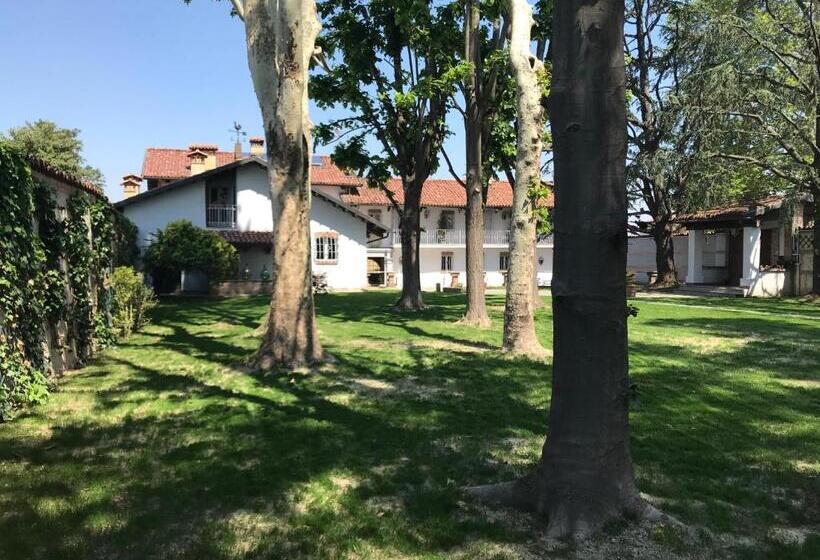 ガーデンビューファミリールーム, Antica Villa Cuneo  Guest House   B&b E Non Un Hotel A Cuneo