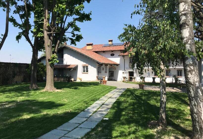 ガーデンビューファミリールーム, Antica Villa Cuneo  Guest House   B&b E Non Un Hotel A Cuneo