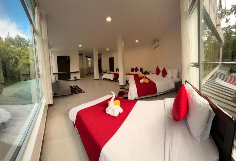 Семейный Номер, Ecopark Hosteria Puyo