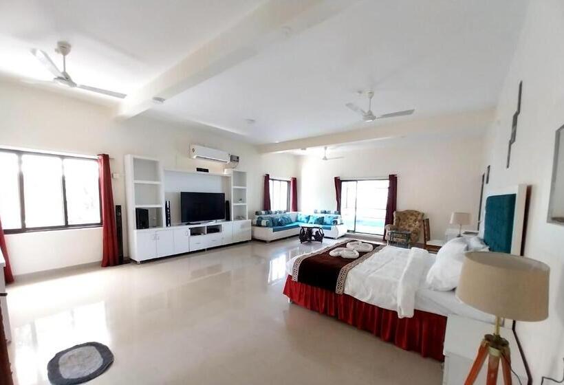 Президентский Люкс, Mango Valley Resort Ganpatipule