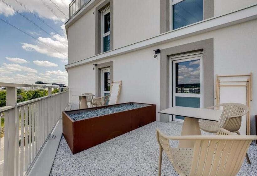 Superior studio with terrace, All Suites Appart Hôtel Massy Palaiseau