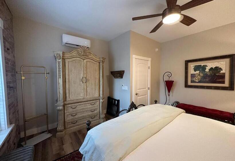 Президентский Люкс, Bisbee Brownstone Suites