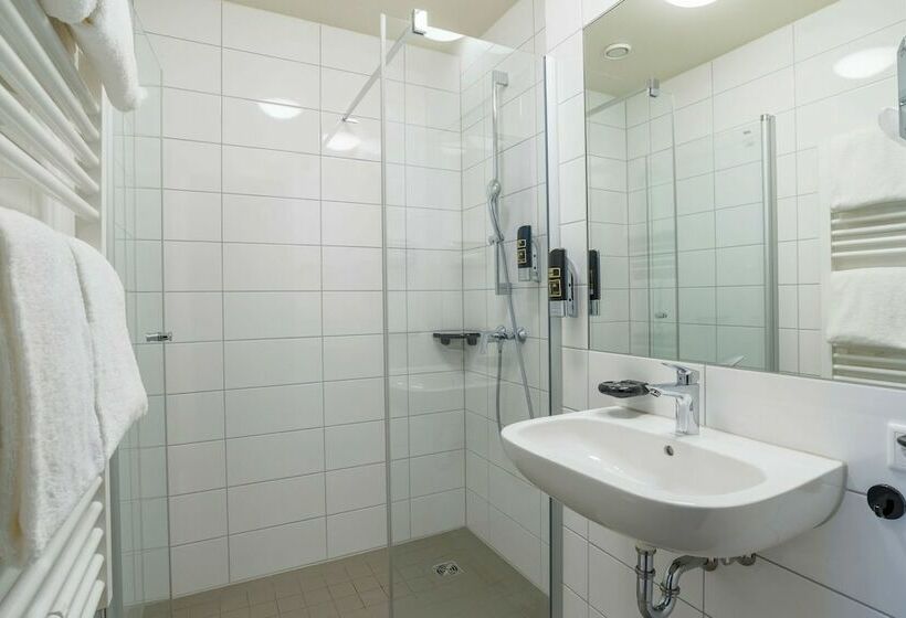 Номер Стандарт, Ramada Encore By Wyndham Munich Messe
