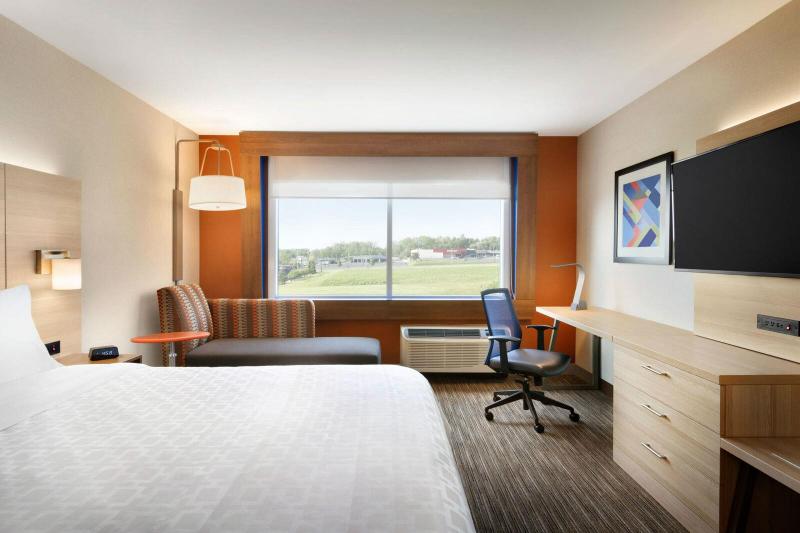 Номер Стандарт Кровать Кинг Адаптированный для Инвалидов, Holiday Inn Express & Suites Red Wing By Ihg