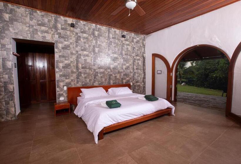 מיטת קינג בסוויטה, Nature Lodge Apu Samay