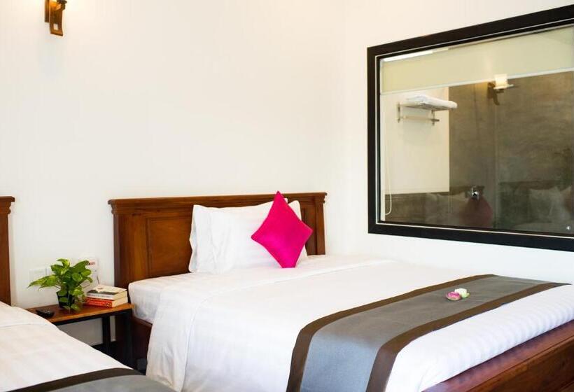 Deluxe Room, Noni Tree Hostel