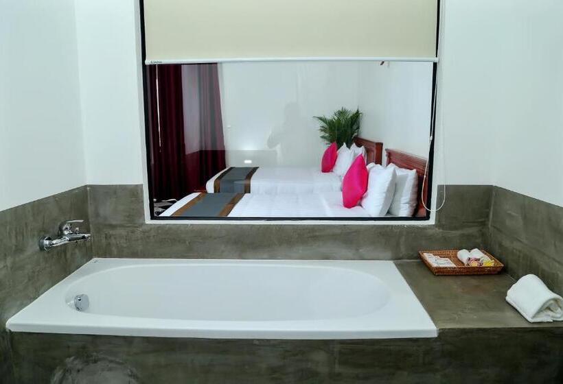 Deluxe Room, Noni Tree Hostel