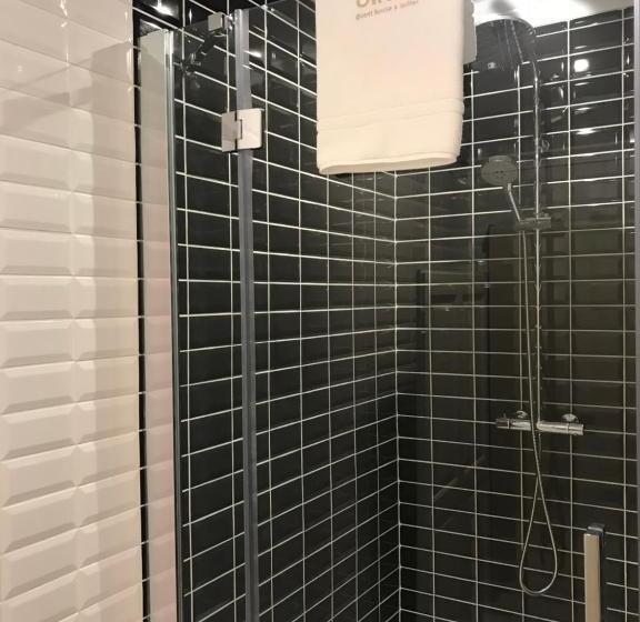 سوییت با چشم‌انداز باغ, Oryza Guest House& Suites