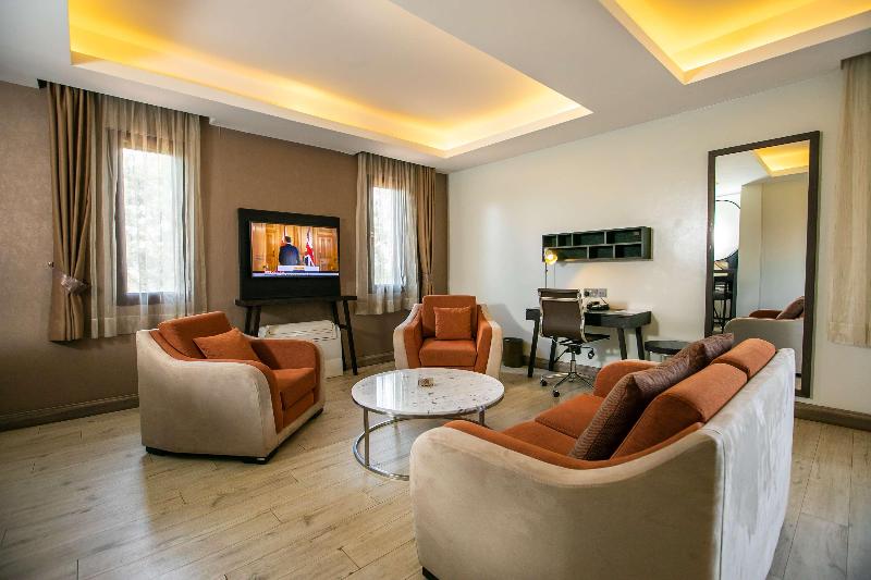 سوییت اجرایی, Best Western Plus The Athena Hotel Kampala