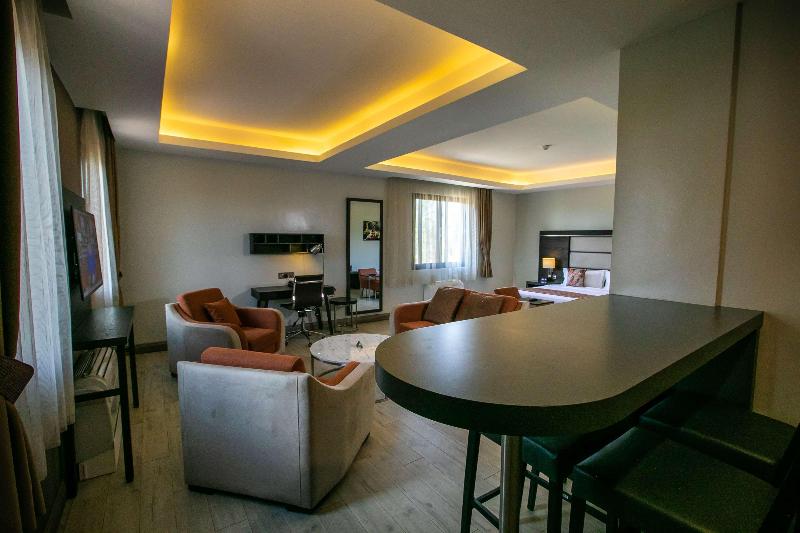 سوییت اجرایی, Best Western Plus The Athena Hotel Kampala