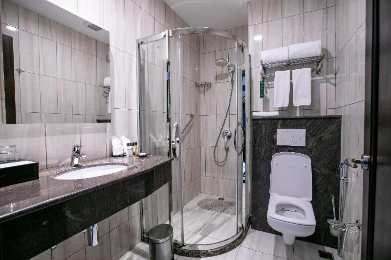 سوییت اجرایی, Best Western Plus The Athena Hotel Kampala