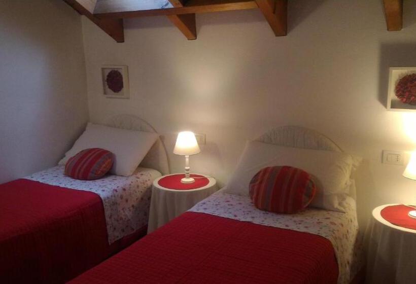 Standardzimmer Bad am Gang, B&b Le Magnolie