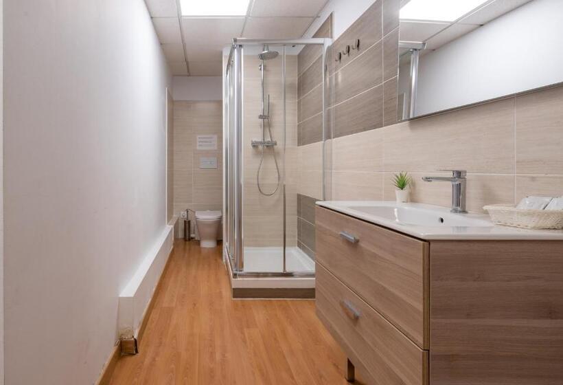 اتاق استاندارد سه نفره, Suites Rooms Valencia
