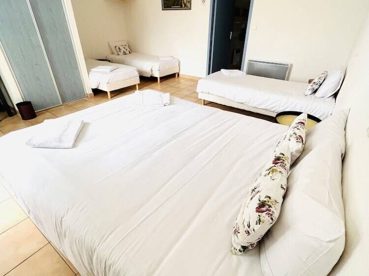 غرفة عائلية, Rose Des Vents