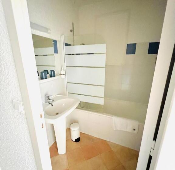 غرفة قياسية ثلاثية, Rose Des Vents