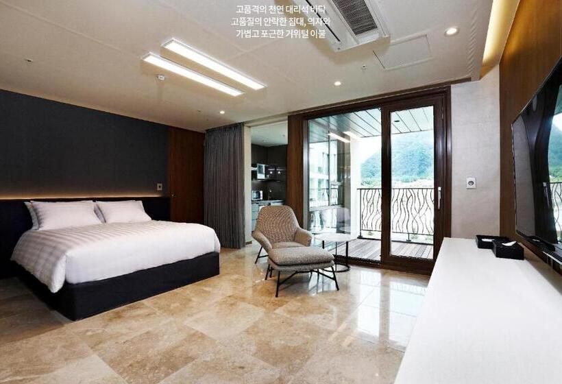 디럭스 룸 킹사이즈 침대, Pine Forest Jeongseon Alpine Resort