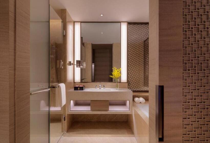 Номер Клуб, Hyatt Regency Zhenjiang
