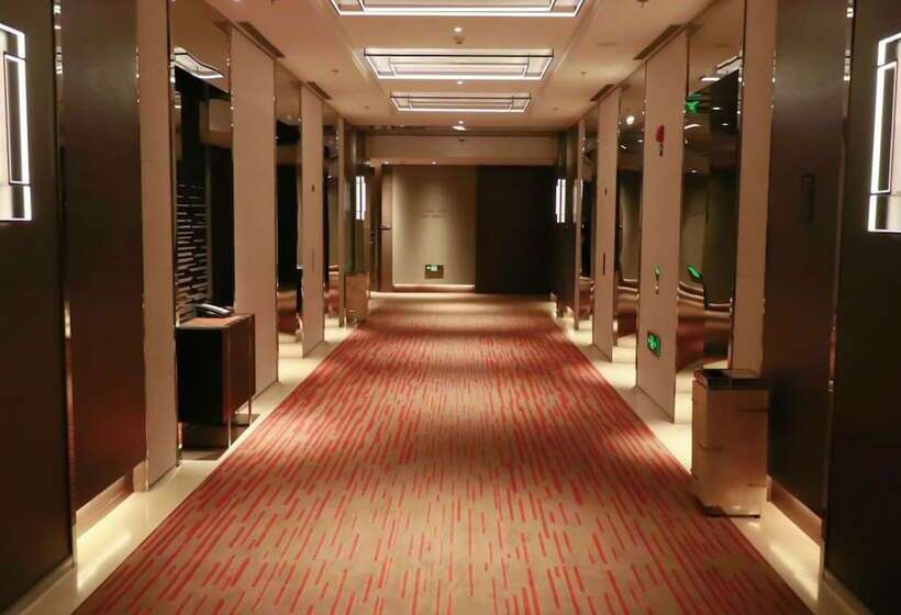 Номер Клуб, Hyatt Regency Zhenjiang