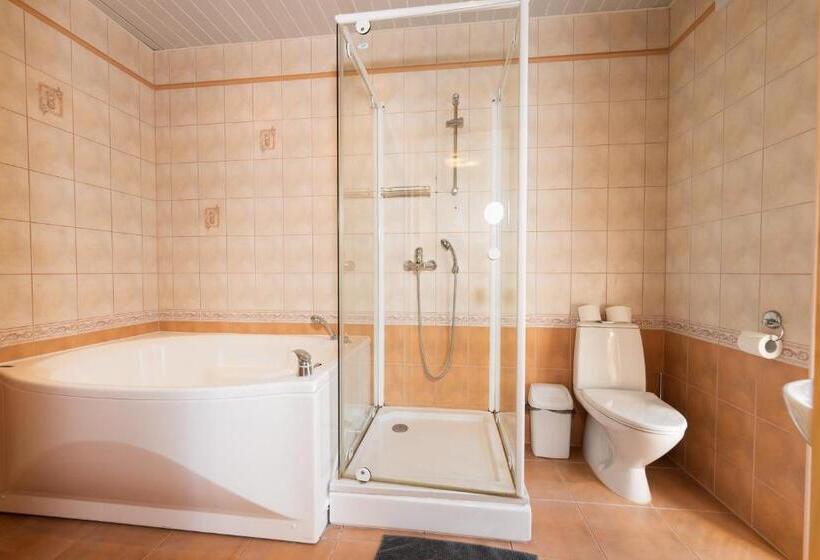 سوییت جونیور با بالکن, Väevilla