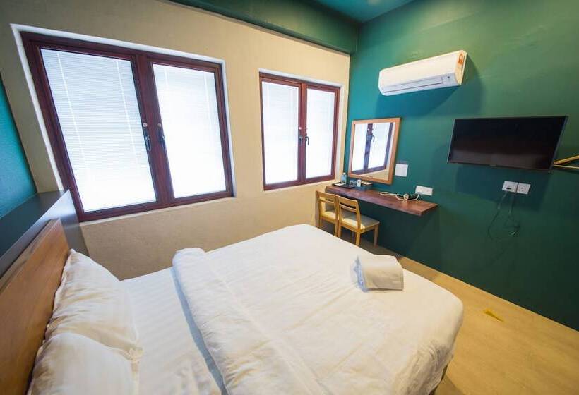 Номер Deluxe, Room V @ Jalan Sultanah Near Bus Stop Batu Pahat
