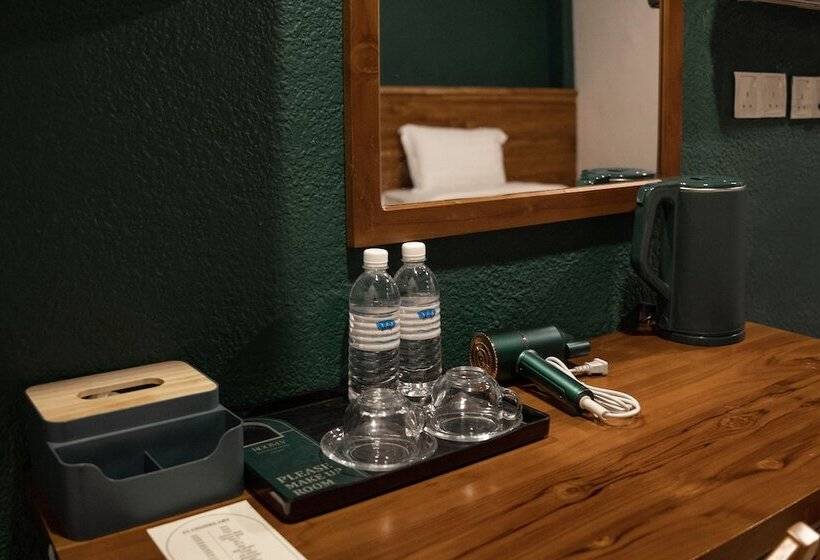 Номер Стандарт, Room V @ Jalan Sultanah Near Bus Stop Batu Pahat