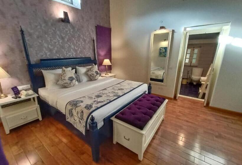 اتاق لوکس, Pine Retreat Mallroad