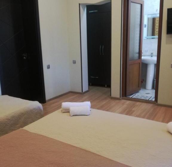 اتاق استاندارد سه نفره, Guest House Kakheti