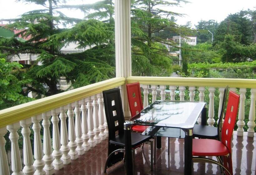 سوییت خانوادگی, George's House