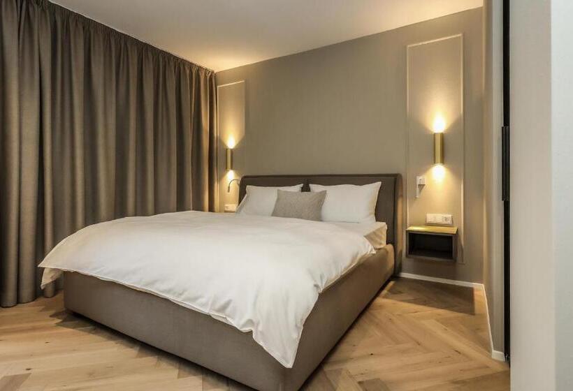 Апартаменты Deluxe 1 Спальня, Lingers Suites & Residence