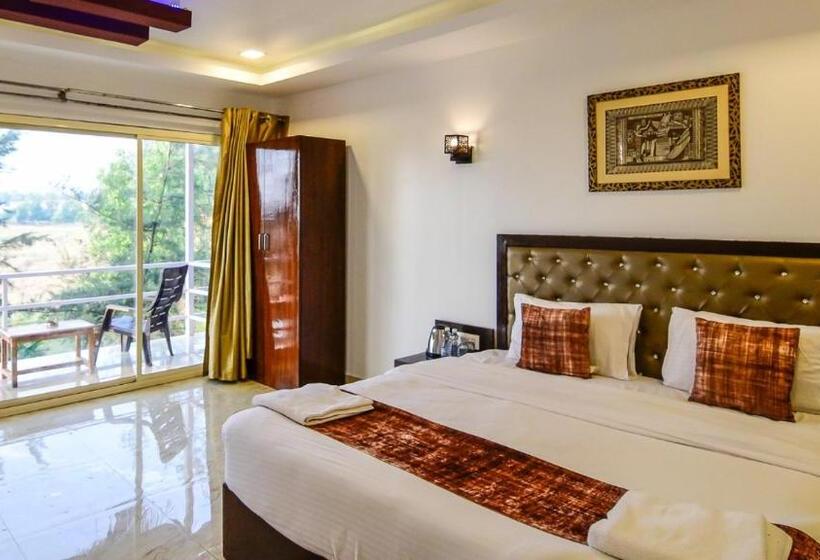 带大床的豪华间, Arabian Sands Beach Resort