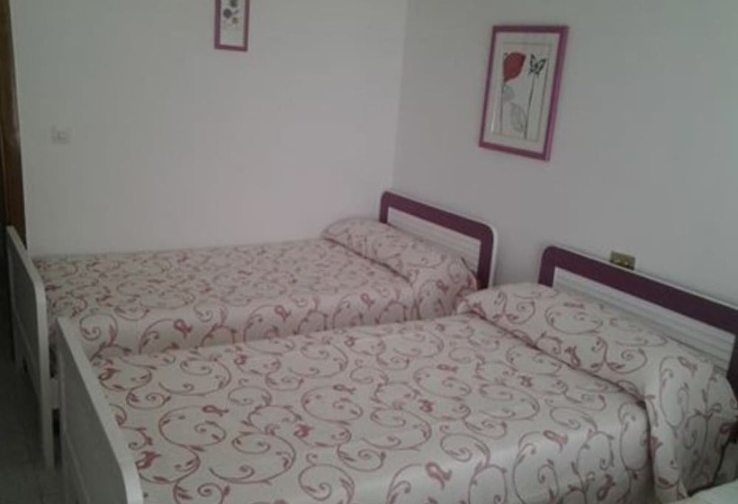 Номер Стандарт Трехместный, Hostal Restaurante Tanis