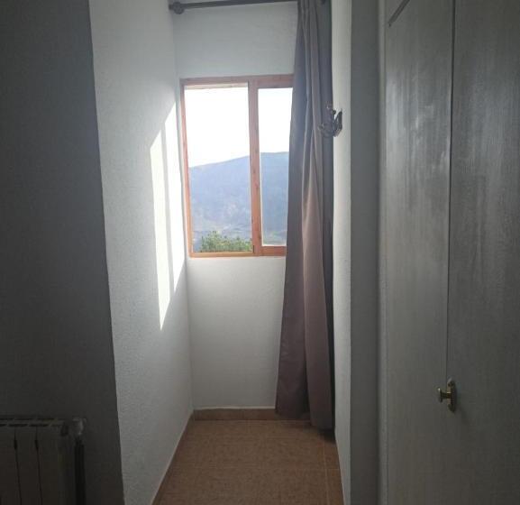 Номер Стандарт, Hostal El Desvío