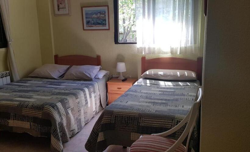 Трехместный Номер Классика, Hostal Brunete