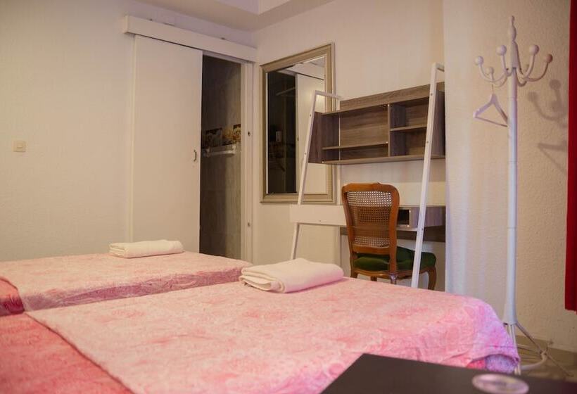 Номер Стандарт, Go Bcn Hostal Ideal Badal   Hostel