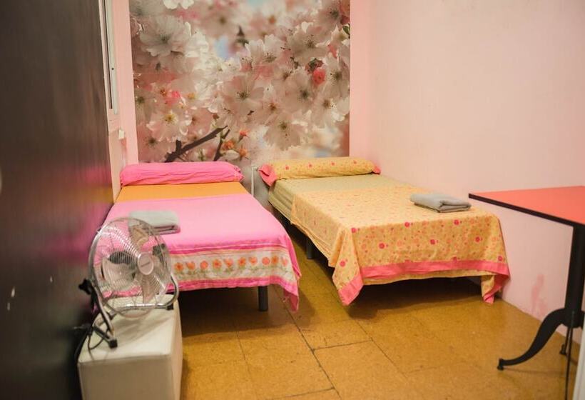Номер Стандарт Совместная Ванная, Go Bcn Hostal Ideal Badal   Hostel