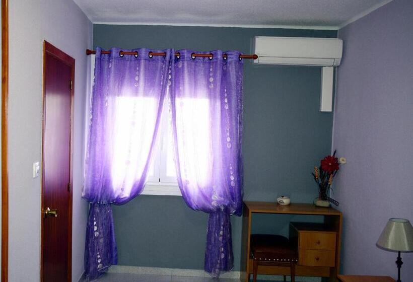 标准单人间, Hostal Asturias