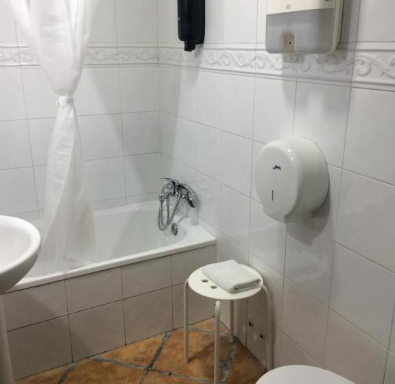 Chambre Standard Individuelle Salle de Bains Commune, Pensión La Cantarera
