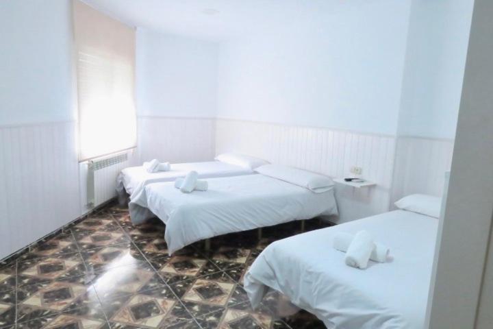 스탠다드 트리플 룸, Hostal Jaufil