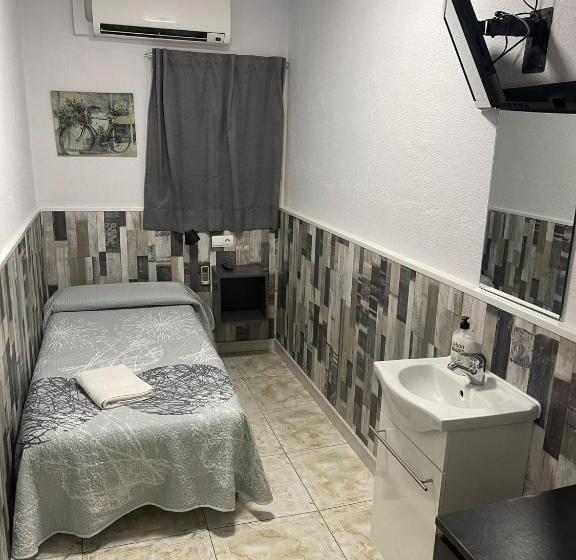 Номер Стандарт Индивидуальный, Hostal Restaurante Avenida De Madrid