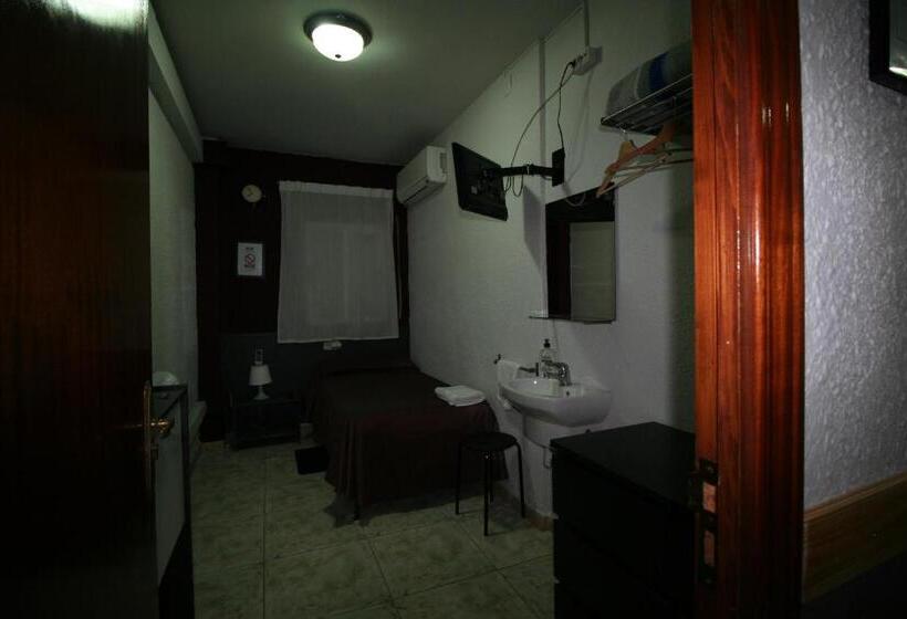 Номер Стандарт Индивидуальный Совместная Ванная, Hostal Restaurante Avenida De Madrid