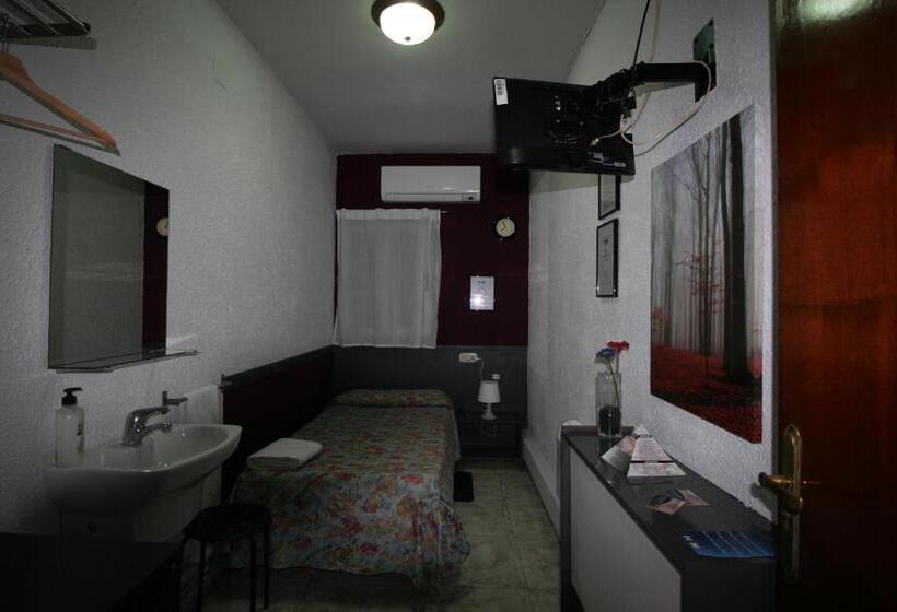 Номер Стандарт Индивидуальный Совместная Ванная, Hostal Restaurante Avenida De Madrid