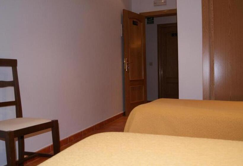 Номер Стандарт, Hostal Restaurante Bustos